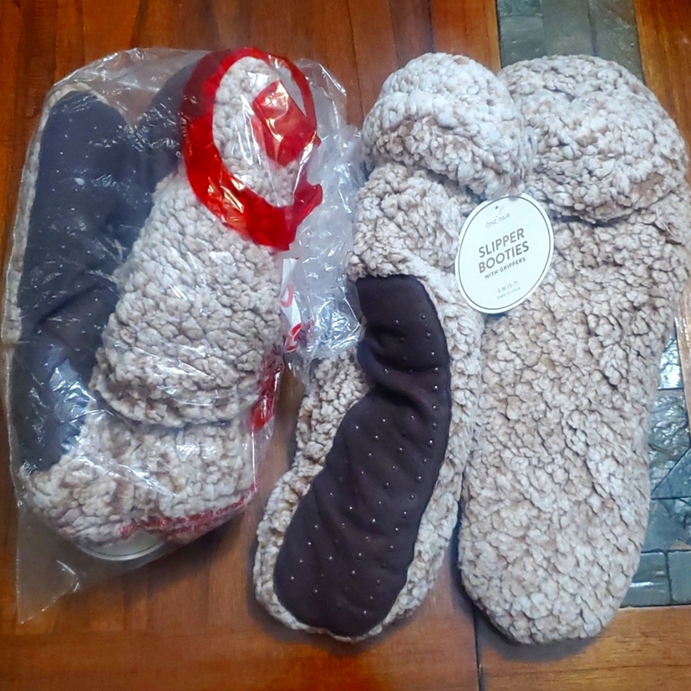 2 pair - New Unused Slipper Booties with Grippers SUPER SOFT Size S/M(8-10)